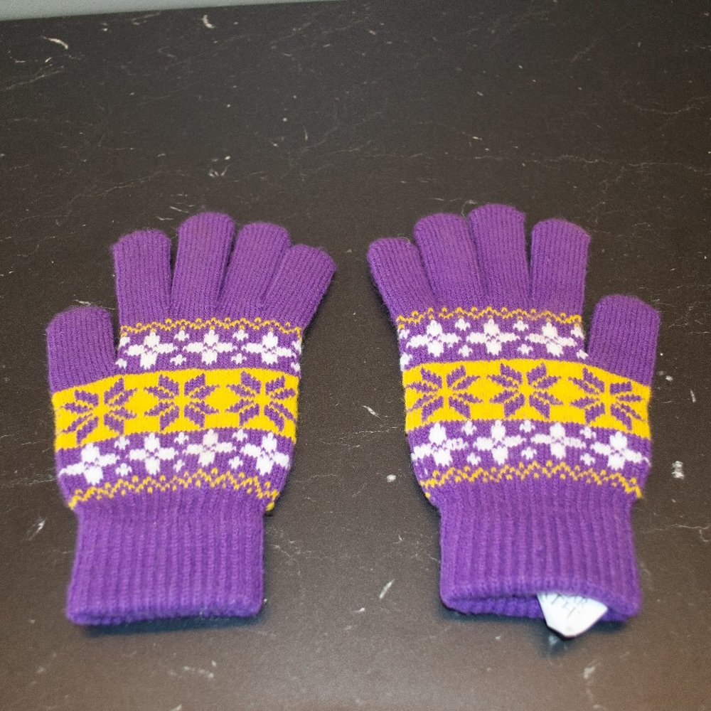 True Great North Mittens. - Picture 2 of 3